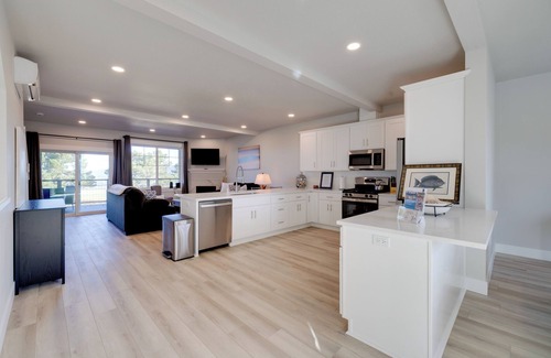 Hammond House | Balconies w/Scenic River Views: Hammond Townhome!