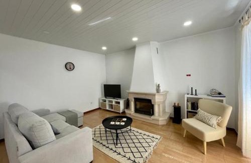 Capelas House | Baleeiro do Cais:Harbour House, Fishing, Fireplace