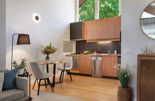 Hepburn House | Balneo - romantic - close to nature