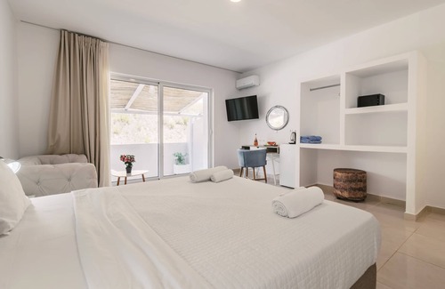 Ixia Hotel | Bamboo Suites Adults Only