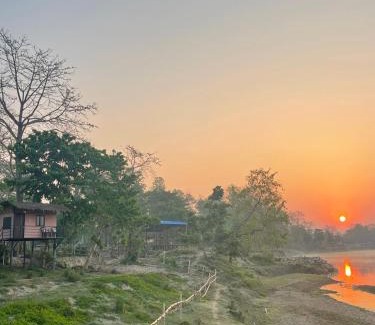 Sauraha House | Bamby Chilling House - Feel The Nature