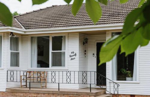 Central Mudgee House | Bancroft House on Scenic Mudgee Golf Course