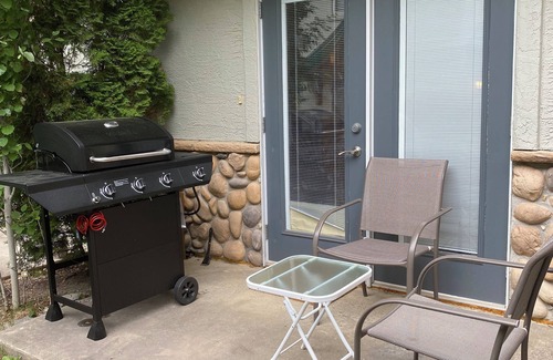 Harvie Heights House | Banff Beautiful Townhouse free parking at the foot of Rocky Mountains