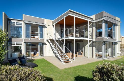 Peppermint Grove Beach House | Banyandah I Private Properties