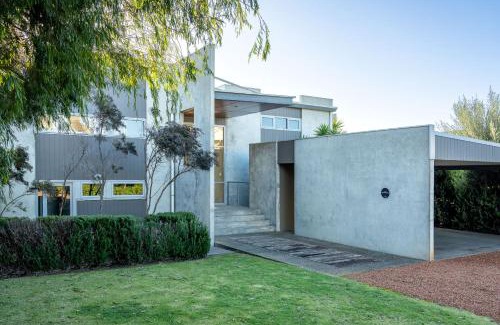 Peppermint Grove Beach House | Banyandah I Private Properties