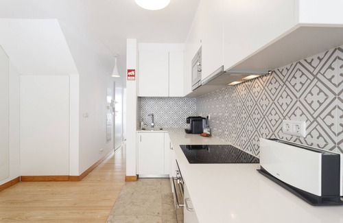 Santa Engracia Apartment | Barbadinhos Apartments in Lisbon Historic Neighborhood