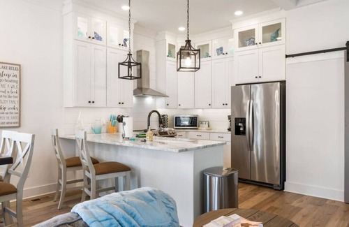 Winchester House | Barefoot Breeze w/Pool, Kayaks, Fireplace