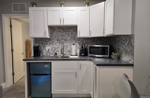 East Ocean Ave Hotel | Barefoot Mailman Inn & Suites