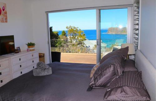 Newport House | Baringa - Point Blank Beach Views