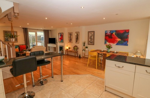 Newborough Cottage | Barn End, 9 Stad Clynnog