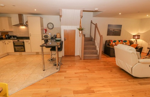 Newborough Cottage | Barn End, 9 Stad Clynnog