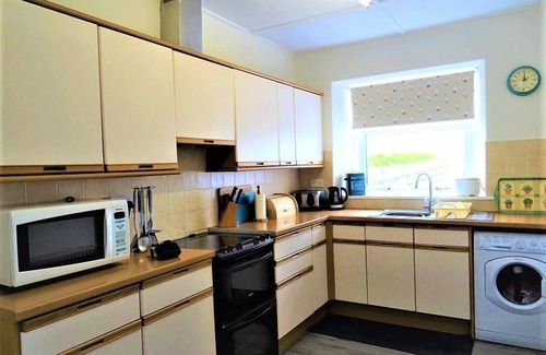Sandyhills Cottage | Barnacle - a cottage that sleeps 4 guests in 2 bedrooms