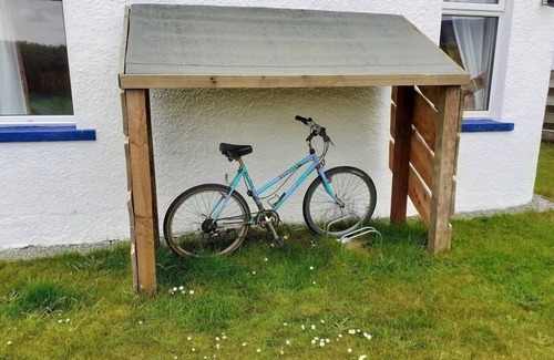 Sandyhills Cottage | Barnacle - a cottage that sleeps 4 guests in 2 bedrooms