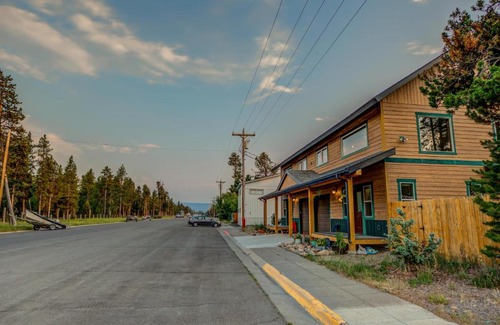 West Yellowstone House | Barnes on Boundary Unit A