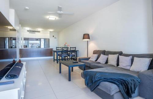Bulimba Apartment | Barramul on the Park Sleeps 6 Guests
