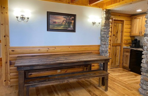 Glasgow Cabin | Barren River Cabins Near Mammoth Cave, Fire Pit, Pet Friendly, Bubbling Boulder!