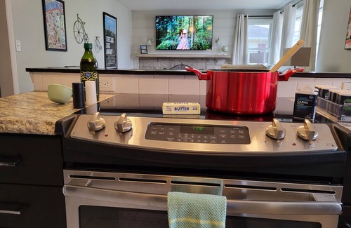 Bloomington House | Base Camp-6.5 blocks to IU Campus & downtown, 3 Kings, Bicycles, Fencenn