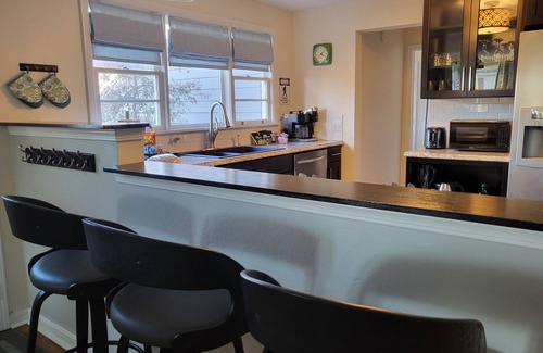 Bloomington House | Base Camp-6.5 blocks to IU Campus & downtown, 3 Kings, Bicycles, Fencenn