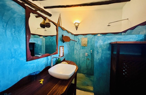 Mafia Island Cabin | Basecamp Mafía Island