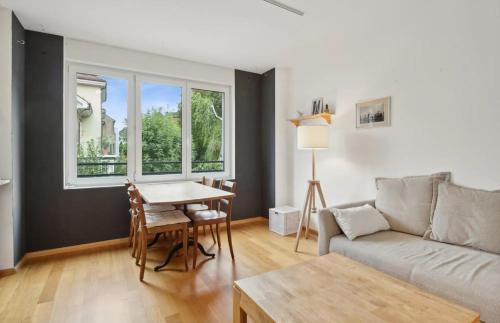 Bruderholz Apartment | BASELiving Apartment 5 - 2 grosse Balkone - Bahnhof SBB