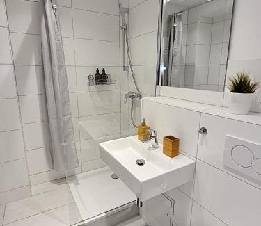 Bruderholz Apartment | BASELiving Studio - Near ESC - Bahnhof SBB - St Jakob