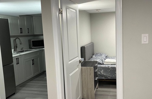 Brampton House | BASEMENT APARTMENT