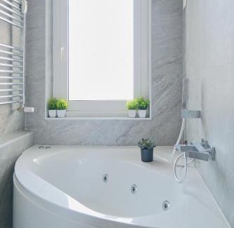 Ostiense Apartment | Basilica San Paolo - Home Cinema e Vasca Idromassaggio