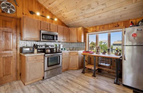 Newbury Apartment | Basin Perch Basin Views Sunsets AC Deck