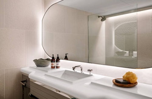 Congress Avenue Historic District Hotel | Bask in Modern Style Comfort! Downtown Views, Pet-friendly Property w/Pool