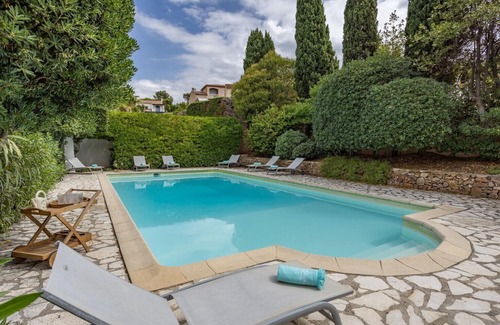 Le Pradet Ski Chalet | BASTIDE FAMILIALE, PROCHE DE LA MER, BEAU EXTÉRIEUR