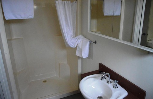 Mount Panorama House | Bathurst Goldfields 4 Bedroom and 4 Ensuite Cabin 428 Conrod Straight Mount Panorama