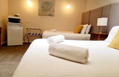 Sanctuary Point Hotel | Bay and Basin