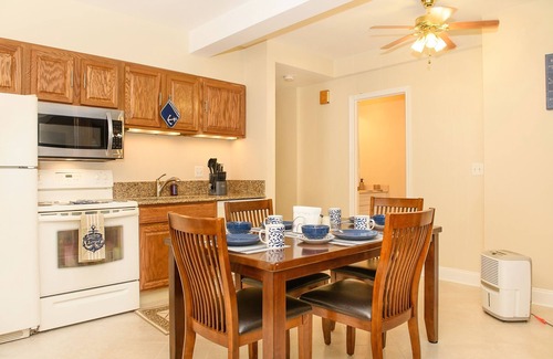 Annapolis House | Bay Ridge unit by Downtown Annapolis and Quiet Waters Park