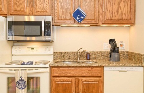 Annapolis House | Bay Ridge unit by Downtown Annapolis and Quiet Waters Park