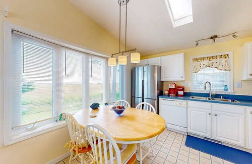 Assateague Pointe House | Bay-view manufactured retreat 2 pools, basketball & volleyball courts