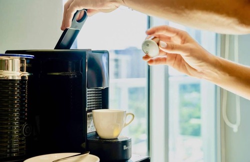 Northeast Miami Condo | Bay Views! Tropical Miami Studio-Miami Design Dist