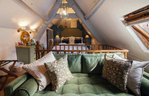 Dartmouth Hotel | Bayards Cove Inn