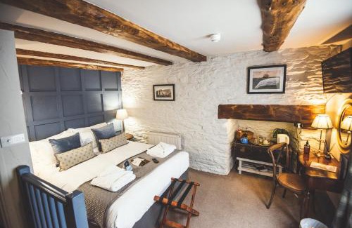 Dartmouth Hotel | Bayards Cove Inn