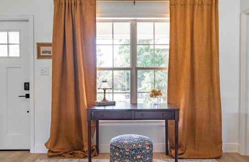 Whitfield Villa | BayBreeze Cottage - 2BR-2BA Family Stay Near SRQ Airport, Sleeps 6-8