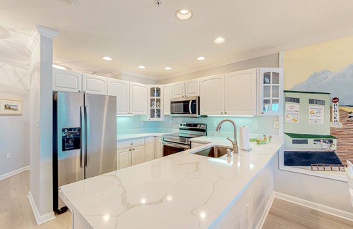 Heron Harbour Isle Condo | Bayfront, 3rd-floor condo with great deck, sunset view, pool, piers & central AC