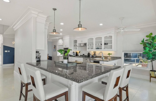 Clear Lake Shores House | Bayfront Luxury House with Pool near Kemah Boardwalk with Pier