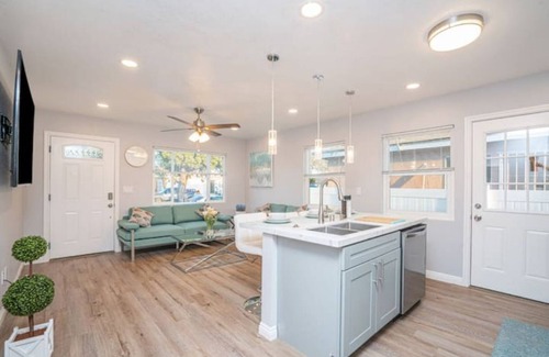 Lincoln Acres House | Bayfront Newly Remodeled Home #An