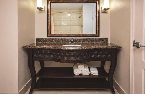 DeSoto Hotel | Baymont by Wyndham Dallas South-DeSoto