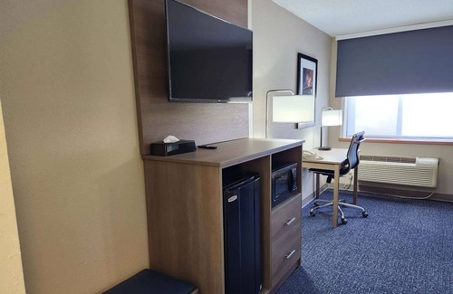 Quad Cities Hotel | Baymont by Wyndham Davenport