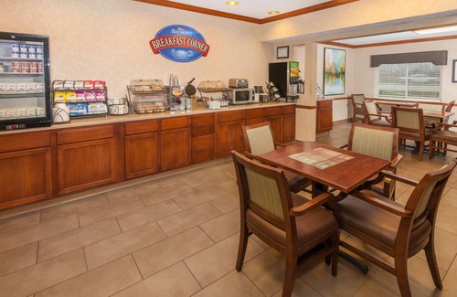 Galesburg Hotel | Baymont by Wyndham Galesburg