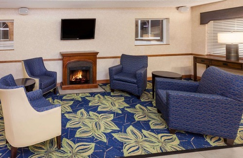 Galesburg Hotel | Baymont by Wyndham Galesburg