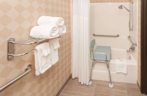 Galesburg Hotel | Baymont by Wyndham Galesburg