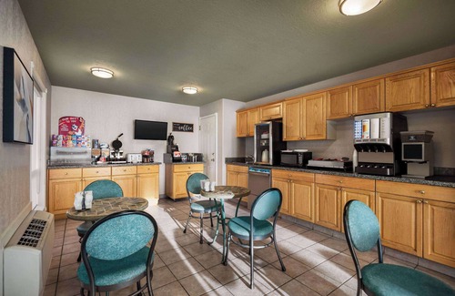 Hinton Hotel | Baymont by Wyndham Hinton