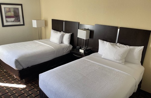 Dunmore Hotel | Baymont by Wyndham Scranton Dunmore