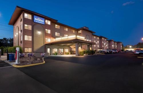 Buena Hotel | Baymont by Wyndham Yakima Riverfront